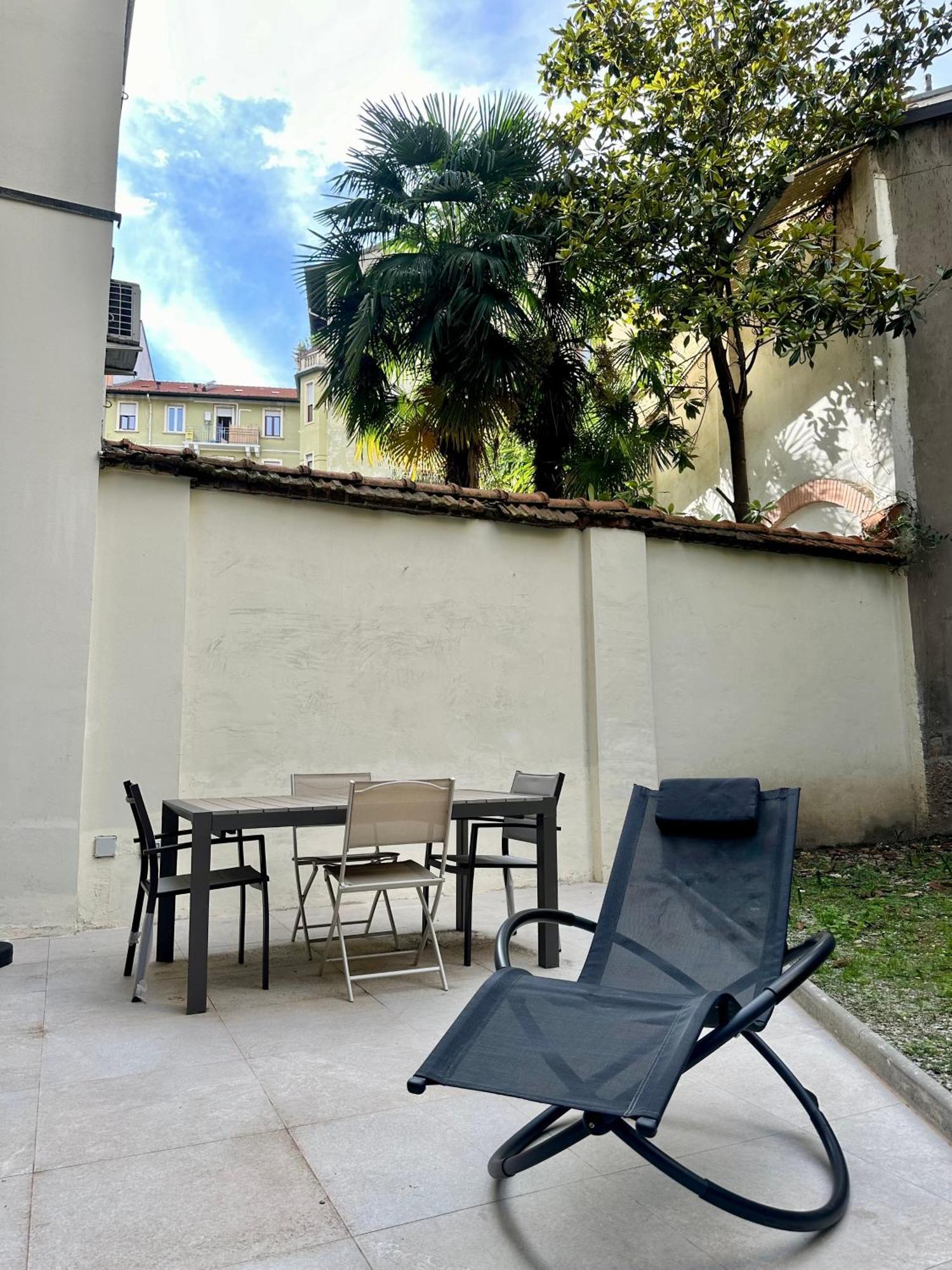Lr Deluxe Apartments - Porta Venezia - Bilocale Con Giardino Privato Milão Exterior foto