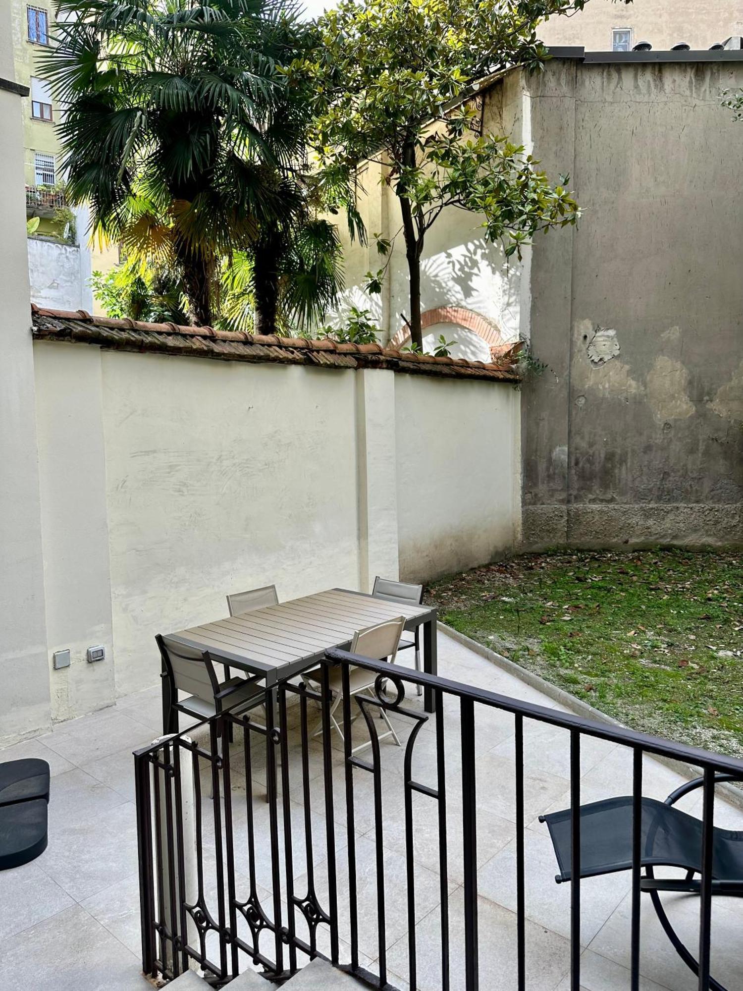 Lr Deluxe Apartments - Porta Venezia - Bilocale Con Giardino Privato Milão Exterior foto