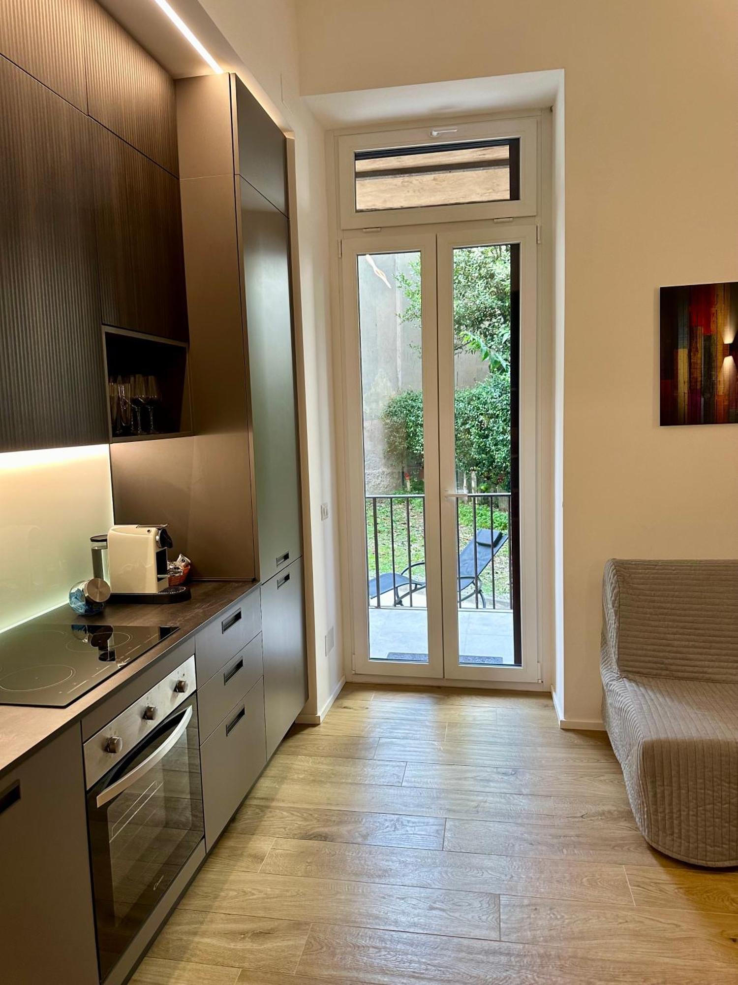 Lr Deluxe Apartments - Porta Venezia - Bilocale Con Giardino Privato Milão Exterior foto