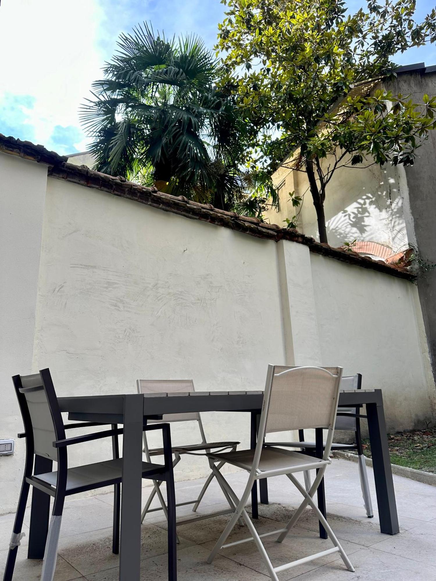 Lr Deluxe Apartments - Porta Venezia - Bilocale Con Giardino Privato Milão Exterior foto